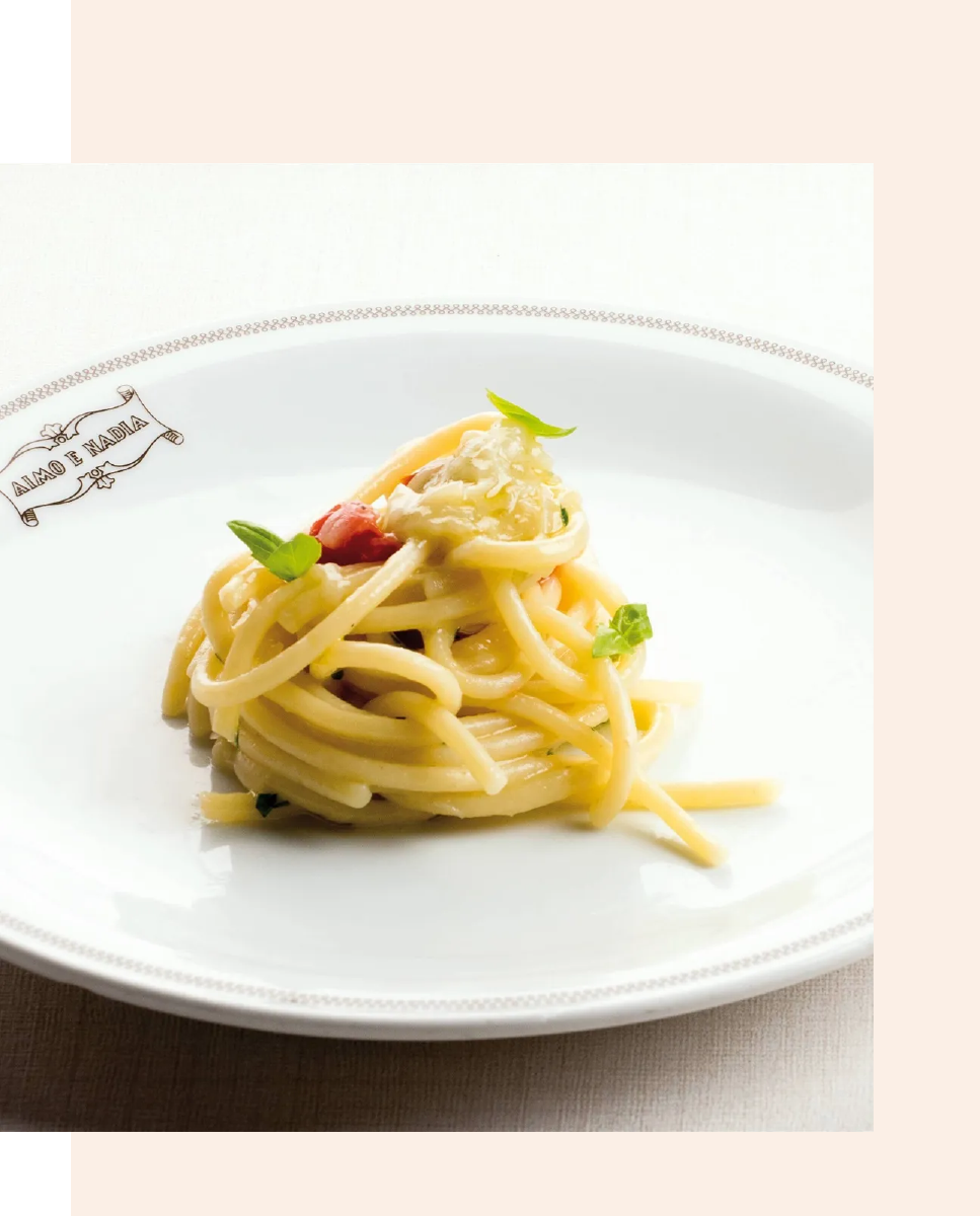 Spaghetti di grano duro con cipollotto di Tropea, peperoncino di Diamante, con filo d'olio e basilico ligure